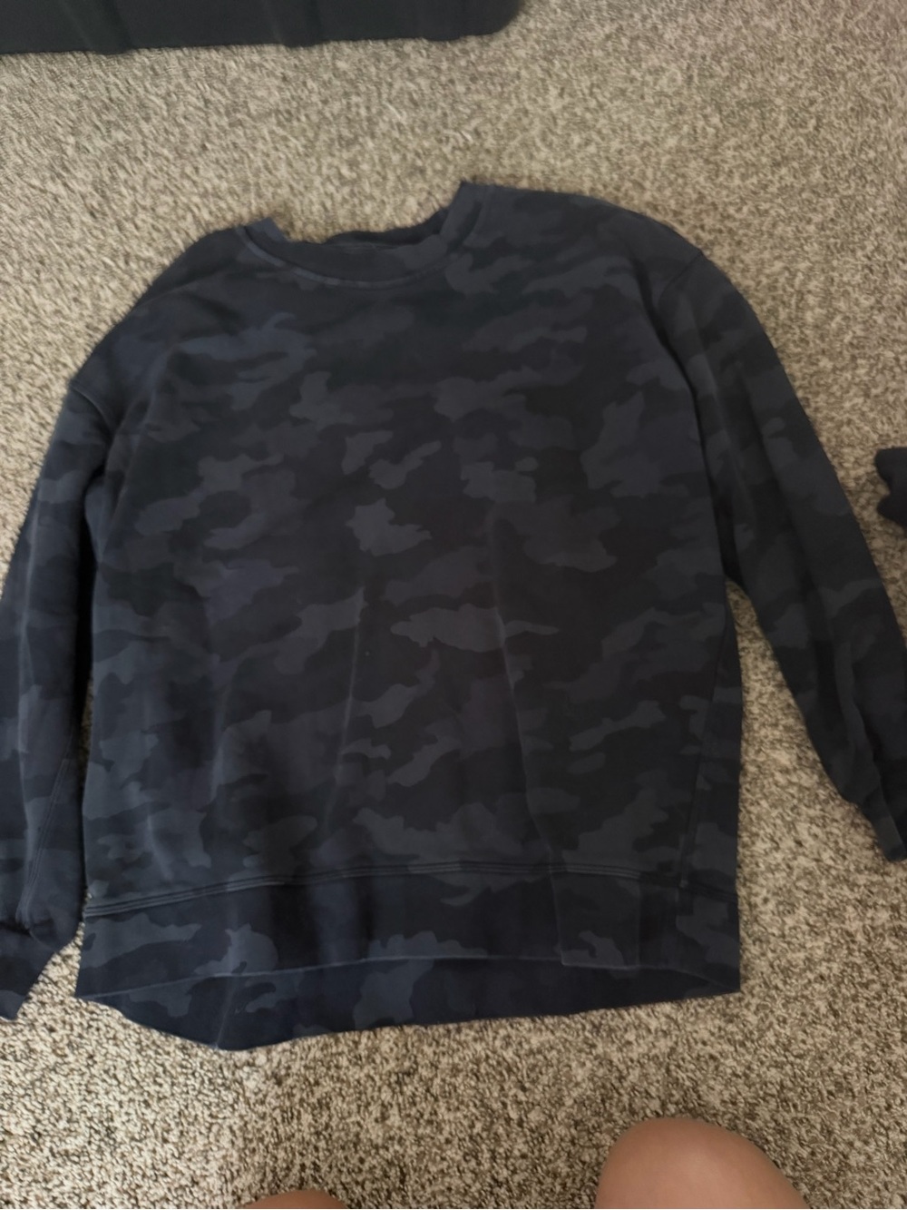 lululemon athletica Women's Black & Charcoal Camo Crewneck Sweater
